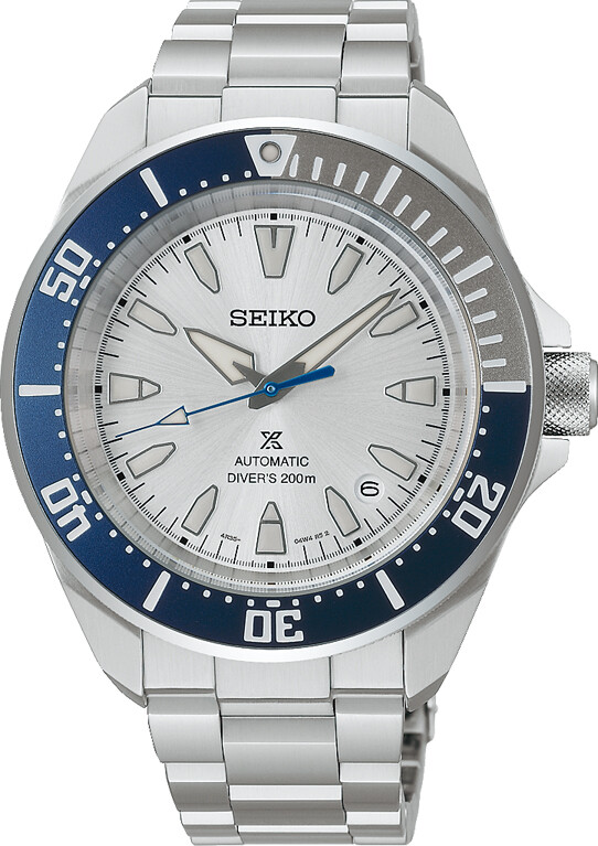 Die Seiko Prospex Automatic 145th Anniversary Limited Edition ist eine Herrenuhr mit silbernem Zifferblatt, leuchtenden Indizes und einem blauen Lünettenring.