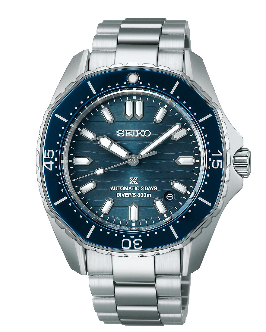 Eine silberfarbene Seiko Prospex Automatik Diver Uhr mit blauem, wellenförmigem Zifferblatt und drehbarer Lünette.