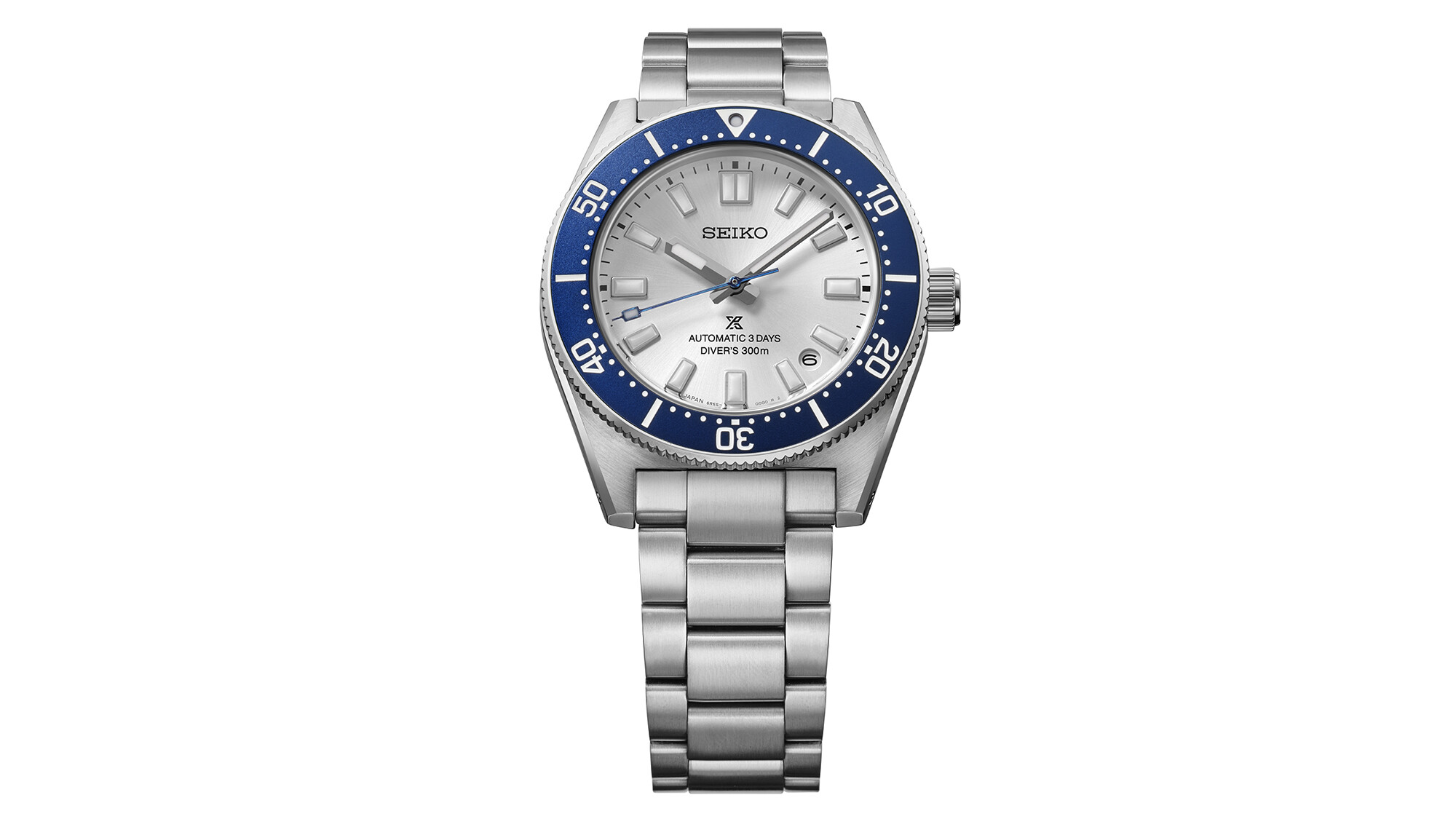 Silbernes Armbanduhr mit silbernem Zifferblatt, blauer Lünette und silbernem Armband