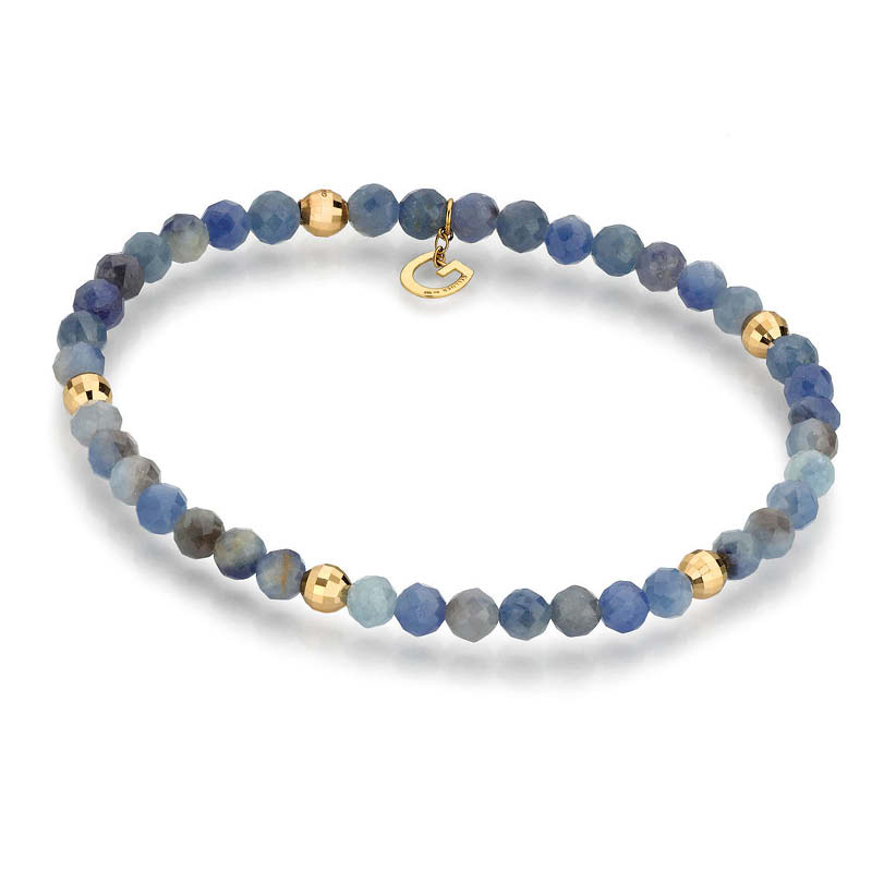 Ein Gellner Powerarmband mit facettierten, blauen Safir-Perlen und goldenen Kugeln, das glänzt.