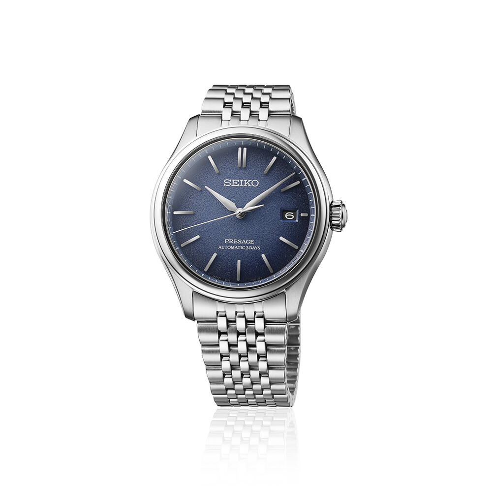 Herrenuhr mit blauem Zifferblatt und silbernem Armband.