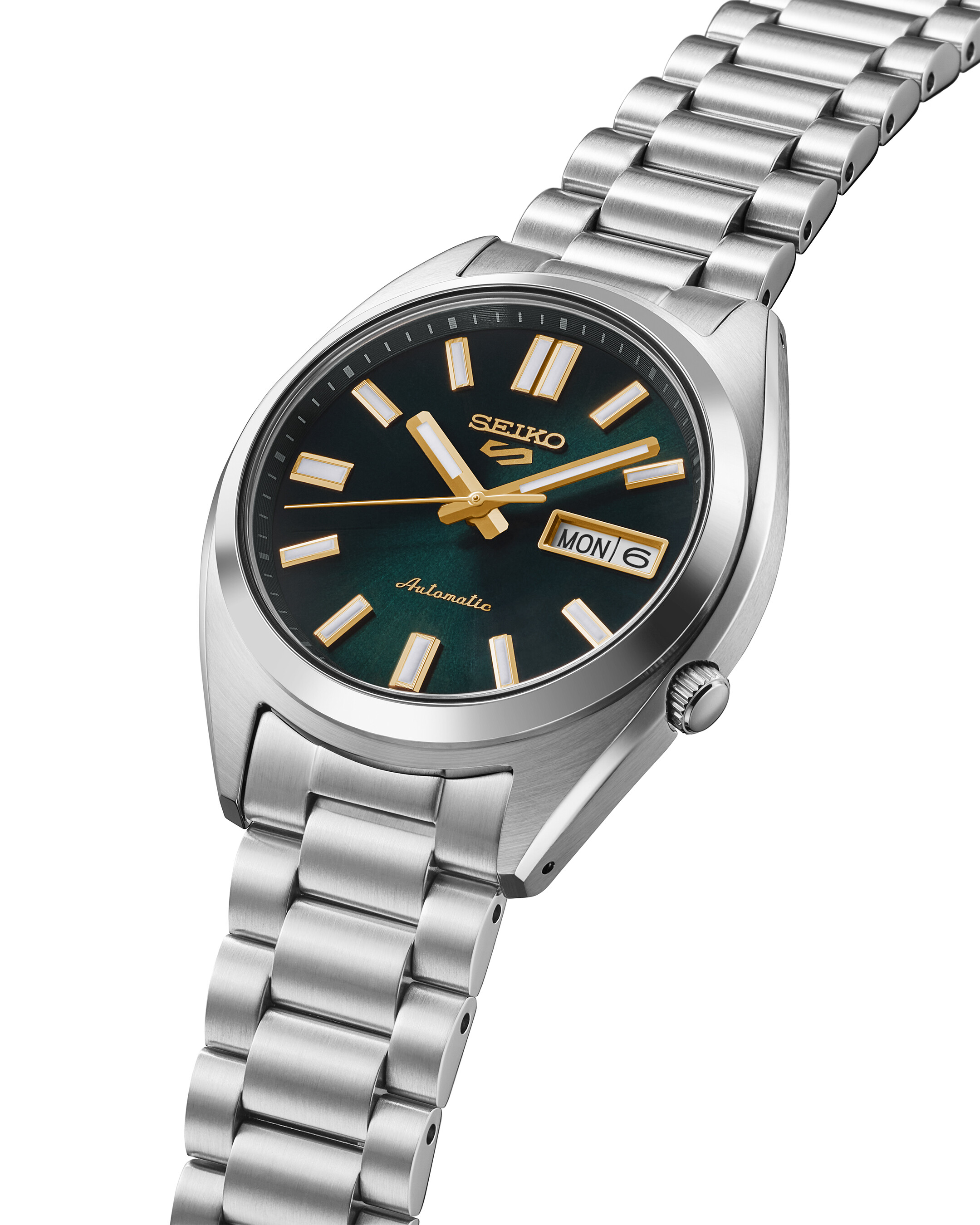 Automatikuhr mit einem dunkelgrünen Zifferblatt, goldenen Zeigern und Markierungen sowie einem silbernen Armband.