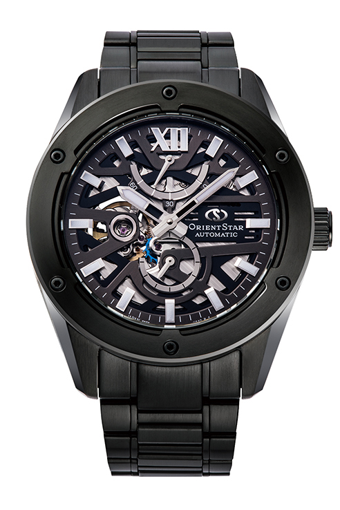 Herrenuhr Orient Star Contemporary Men's Avantgarde in Schwarz mit skelettiertem Zifferblatt und Metallarmband.