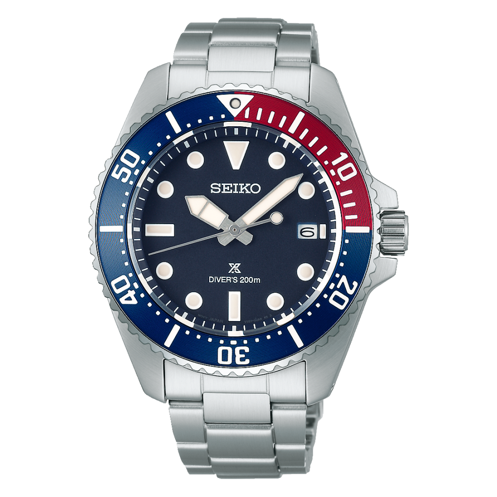 Seiko Prospex Solar Herrenuhr mit dunkelblauem Zifferblatt und rot-blauer Lünette.